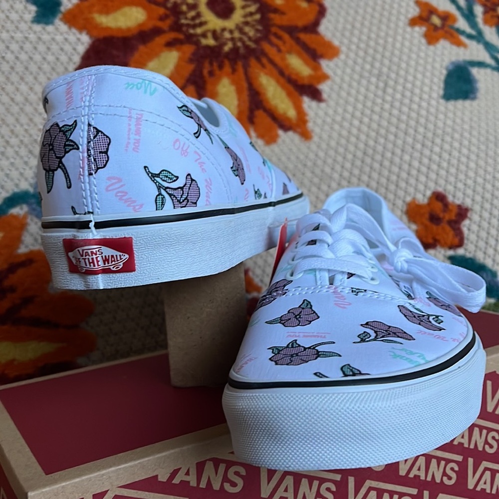 Vans Authentic
(Thank You Floral) True White 
VNOA2Z5119L

MEN’s sneakers - Picture 10 of 16